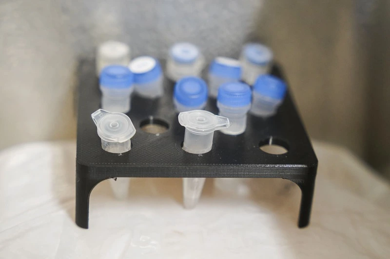 Sample eDNA lab Vivara Pro Monster eDNA in Laboratorium Vivara Pro