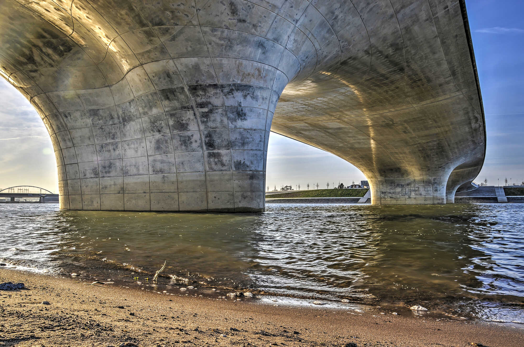 Waalbrug Afbeelding van de verlengde waalbrug, bron: ZJA