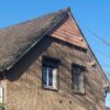 VK GB 01 Vleermuis gevelbetimmering (90 graden) | 4 Afbeelding van de VK GB 02 Vleermuis Gevelbetimmering van Vivara Pro die is gemonteerd aan de gevel van een huis.